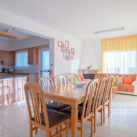 Bella Katerina By Prestige Bookings Coral Bay Exterior photo