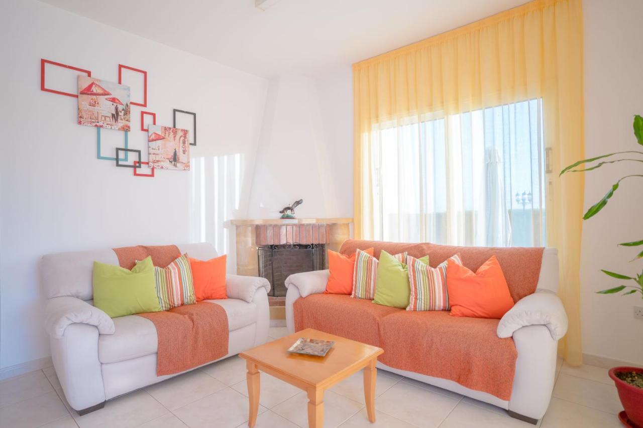 Bella Katerina By Prestige Bookings Coral Bay Exterior photo