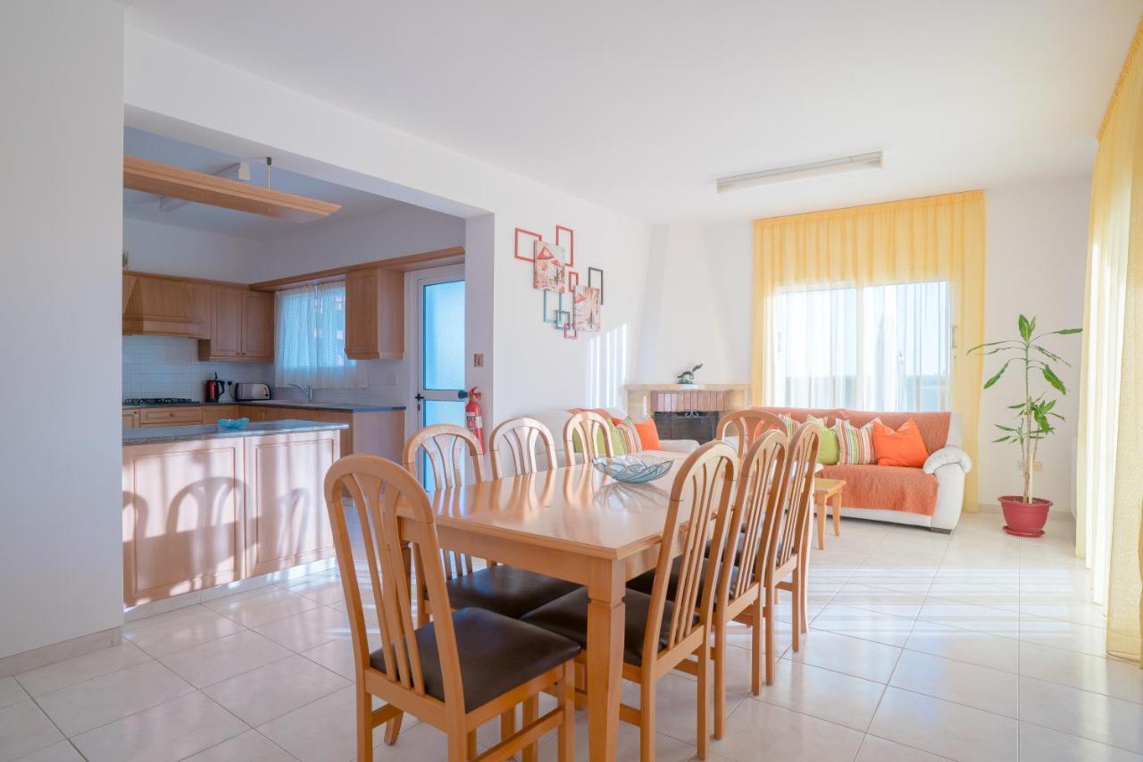 Bella Katerina By Prestige Bookings Coral Bay Exterior photo