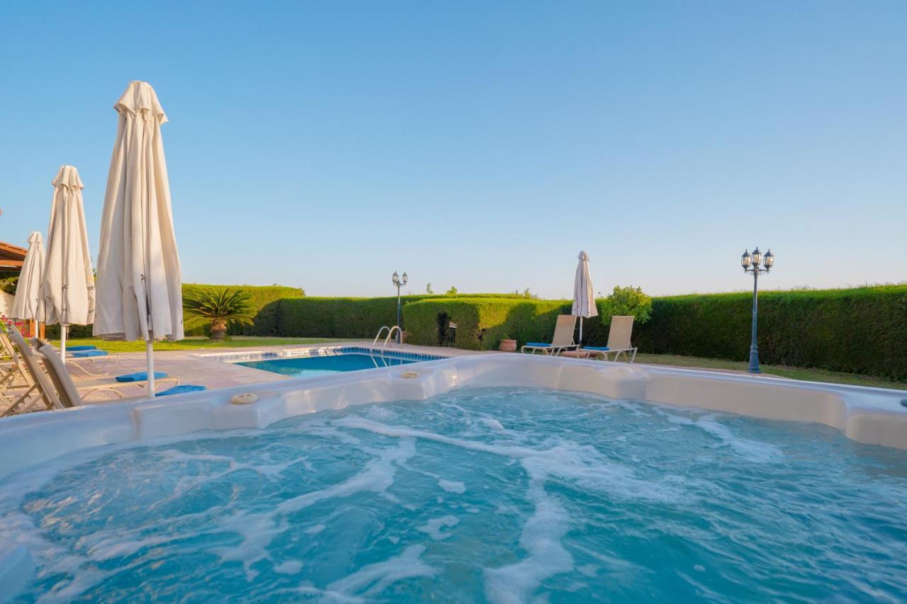 Bella Katerina By Prestige Bookings Coral Bay Exterior photo