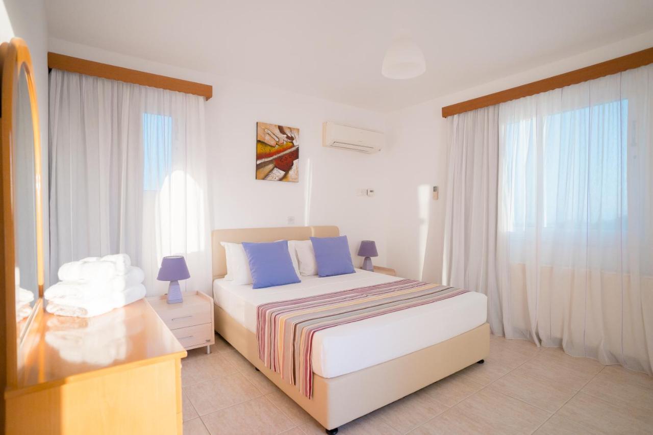 Bella Katerina By Prestige Bookings Coral Bay Exterior photo