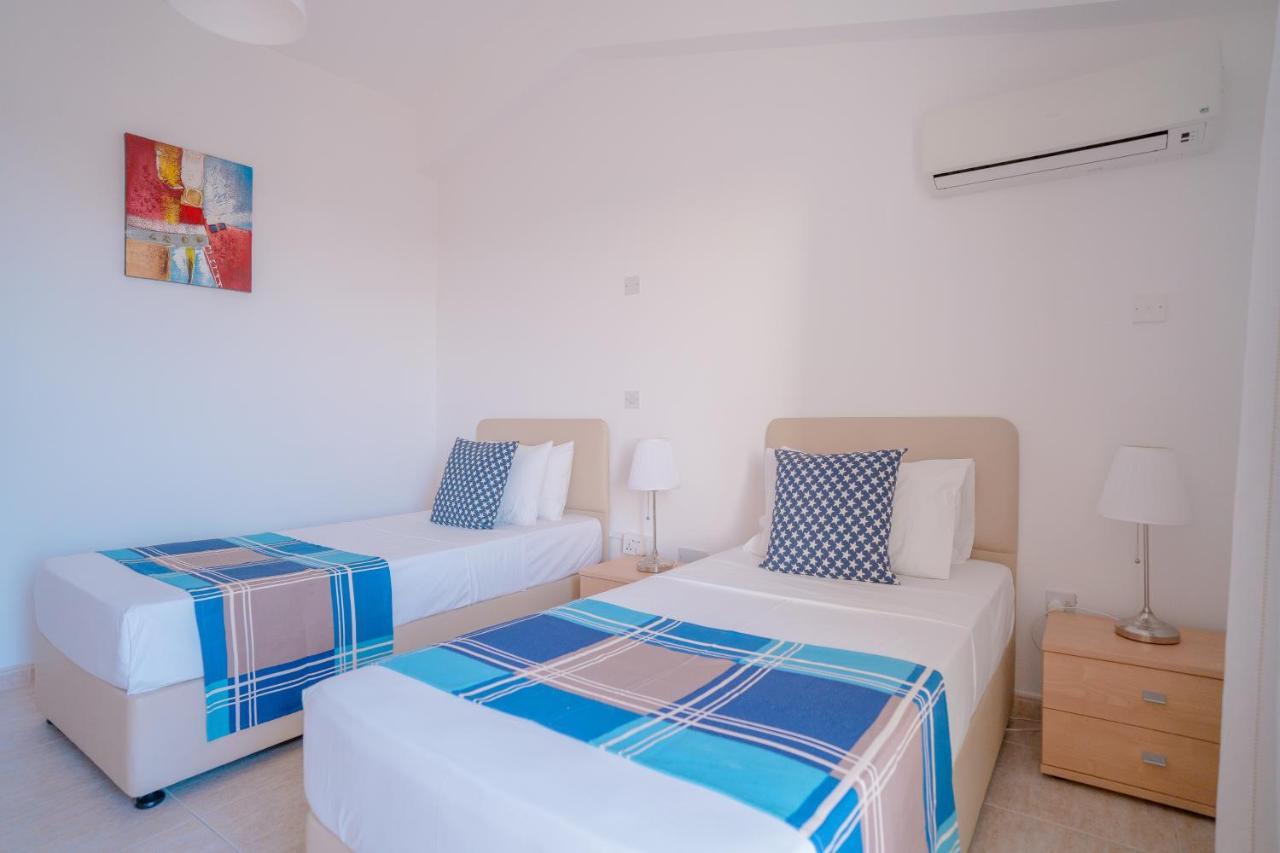 Bella Katerina By Prestige Bookings Coral Bay Exterior photo